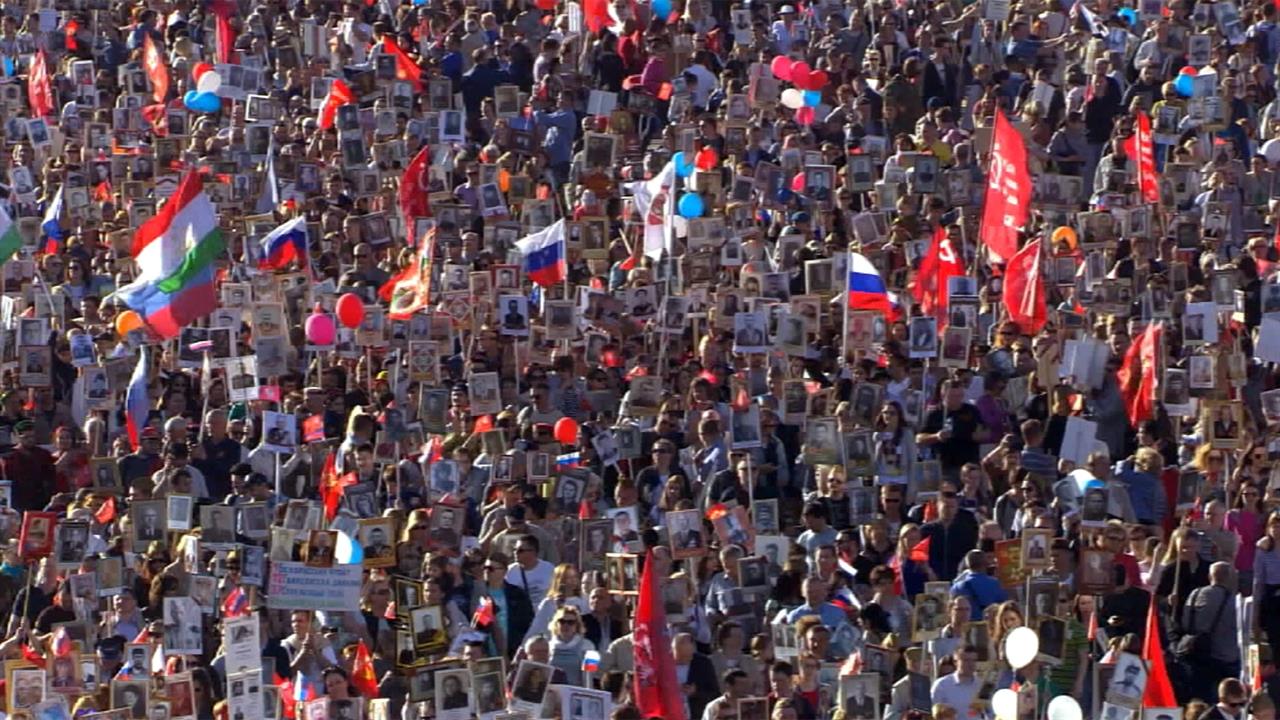 По всей стране миллионы россиян готовятся 9 мая принять участие в "Бессмертном полку"