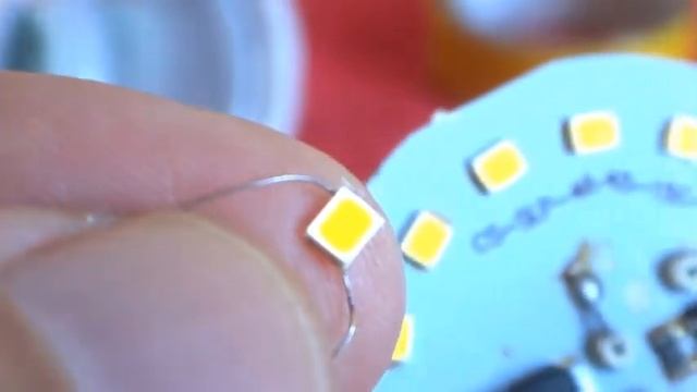 Обмотайте неработающую лампочку желтой изолентой и вы удивитесь что произойдет Лайфхаки Гениев