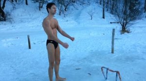 Купание в проруби в крещенские морозы