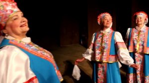 При народе в хороводе
