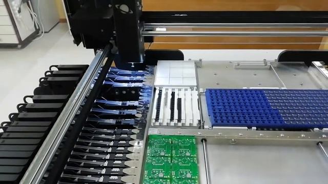 Автоматический установщик SMD-компонентов Сатурн