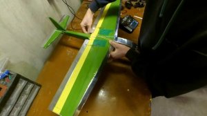 Простой радиоуправляемый планер.