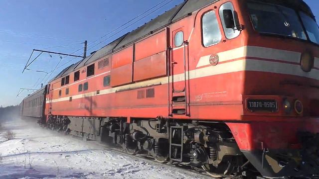 Летящий ТЭП70-0505 с пригородным поездом Шарташ - Алапаевск смотреть онлайн
