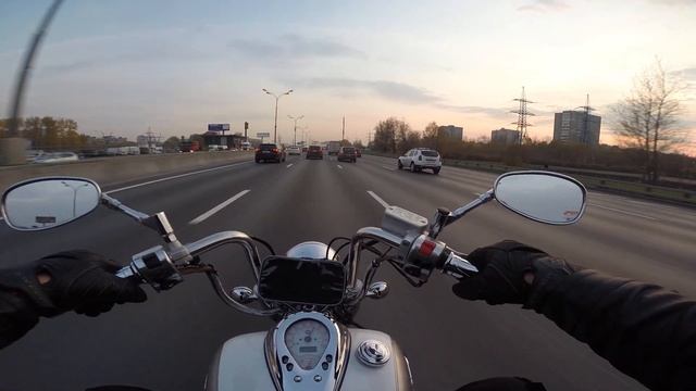 Ямаха Драг Стар 400 ( катаю по МКАДу) смотреть онлайн