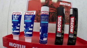 Motul и Quiksilver: моторное и трансмиссионное масло для лодочных моторов и редукторов