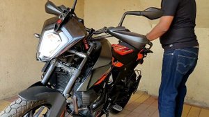 KTM Adventure 250 headlight change, halogen to led.