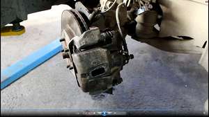 Замена передних тормозных колодок на Toyota Harrier Тойота Харриер 2003 года