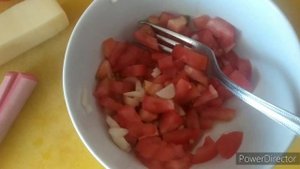 Жареные кабачки с помидорами, чесноком и сыром