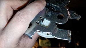 Замена замка двери багажника Skoda Octavia A7.