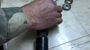 Почему рвёт втулки амортизаторов  ВАЗ 2107.