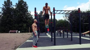 Выход на на две и выход на одну на турнике. Выход силой, обучалка - турник
