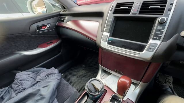 TOYOTA CROWN MAJESTA, почему дымит выхлоп / очистка топливных форсунок или чистка дросселя?