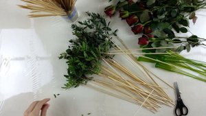 Как подготовить зелень для фруктового букета