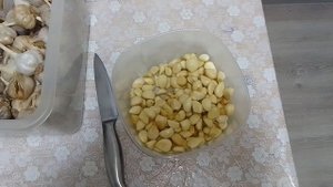 Прошлогодний чеснок,  оставшийся морозим.