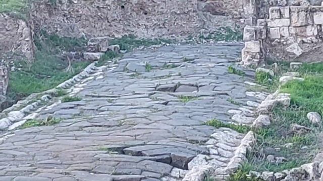 ВПЕРВЫЕ вижу полигональную базальтовую дорогу (увы, близко не пускают, продолжение будет) смотреть онлайн