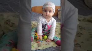 ребенок плачет от грустной музыки/// baby crying on the sad music