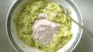 Кабачковые оладьи с брынзой