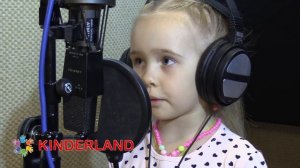 "Сороконожка". Детский центр «KINDERLAND».