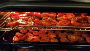 Вяленные помидоры в электродуховке - простой пошаговый рецепт (8-10 часов сушки)