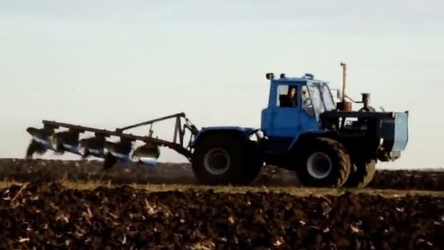 T-150 plowing /// Трактор ХТЗ Т-150К вспашка смотреть онлайн