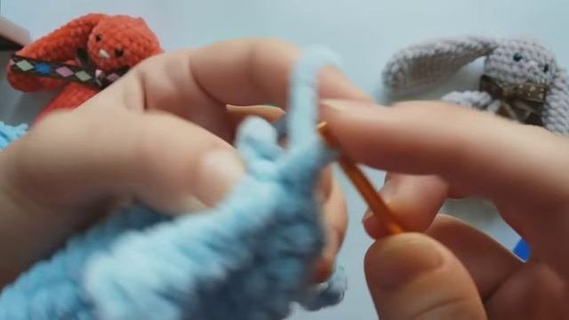 Плюшевая игрушка Зайчик вязаный крючком Мастер-класс описание схема