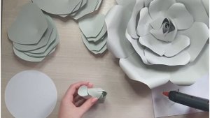 Большие цветы из бумаги? на стену?МК