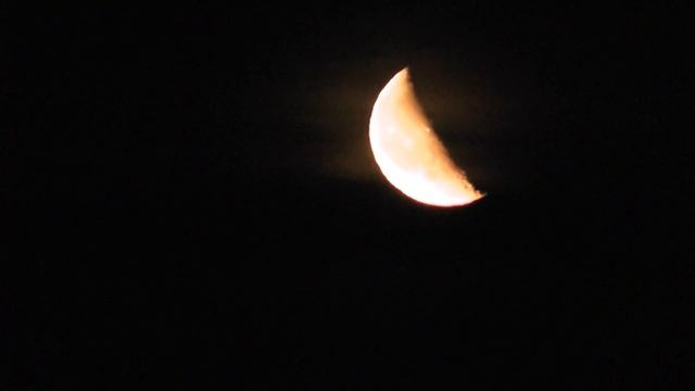 Огромная луна низко над домами.Новосибирская область. Посёлок Горный. Красная луна. смотреть онлайн