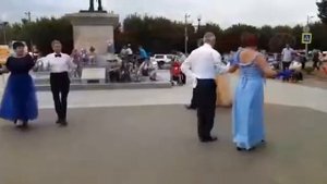 Танцующие пенсионеры