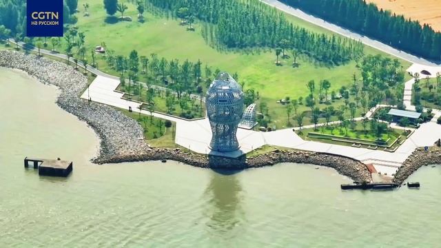 «Прогулка по южному берегу реки Янцзы во время праздника Середины Осени» 06 смотреть онлайн