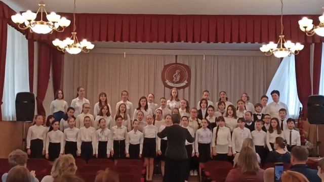 Хор, старшая группа. Песня  "Дарите радость людям! "