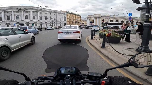 На мотоцикле в центр Санкт-Петербурга после долгого перерыва смотреть онлайн