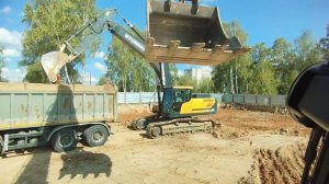 ДВИЖУХА НА СТРОЙПЛОЩАДКЕ. Работа на экскаваторе. Таймлапс.