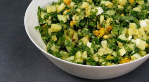 КОГДА ВСЁ ПРИЕЛОСЬ - показываю, какой салат самое время готовить! Летний "отдыхающий" салатик!