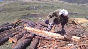 Установка забора. Ошкуривание столбов.