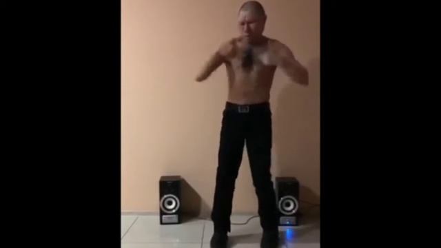 Танец Олега Монгола подходит под все песни