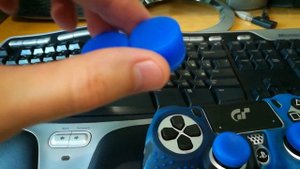 Обзор на чехол для геймпада PS4 и насадки на стики