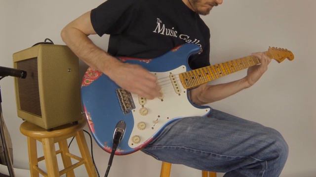 Fender Custom Shop Limited Edition Strat Lake Placid Blue Over Paisley | The Music Gallery смотреть онлайн