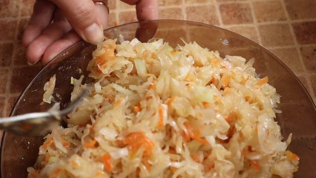 САЛАТ из СОЛЁНОЙ КАПУСТЫ #какприготовитьсалат#рецепт#соленаякапуста#обед#блюдаикапусты#кухня#капуст