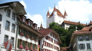 Замок Тун  (нем. Thun),  «Ворота в Бернские Альпы»! Прогулка по окрестностям и замку, под дождём...