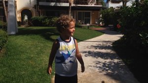 Детские шалости. Странная любовь к лужам.