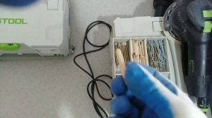 Как установить встроенный шкаф-купе в очень кривые стены своими руками.