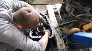 Мерседес унимог .Mercedes unimog U1650разборка кпп своими руками.