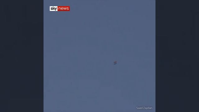 Вот так выбрасывают бочковых бомб с вертолета на мирных жителей. Провинция Идлиб. Город Марат Нуман смотреть онлайн