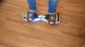 Катаюсь по кухне на Гироскутере.