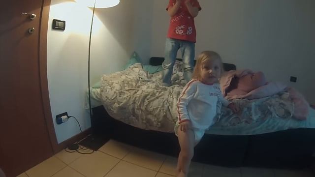 Первое видео Николь !