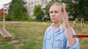 14072023 Куча стекол, трава и сломанные качели  детская площадка в посёлке ОЗТП в крайне печальном