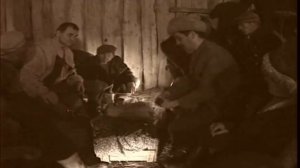 Блатные режутся в картишки на зоне