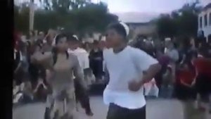 Кадыров в молодости танцует на свадьбе