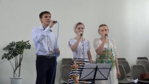 Несется песнь всю суету глуша