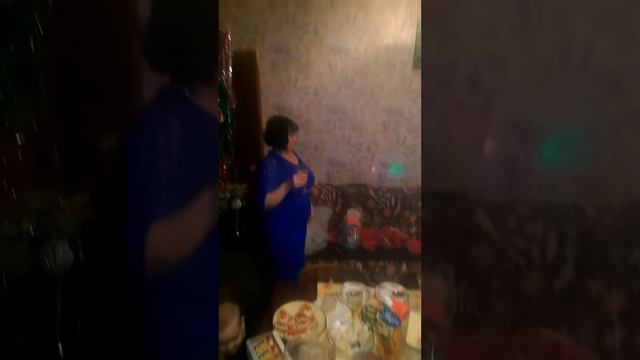 Кукарекает под куранты смотреть онлайн